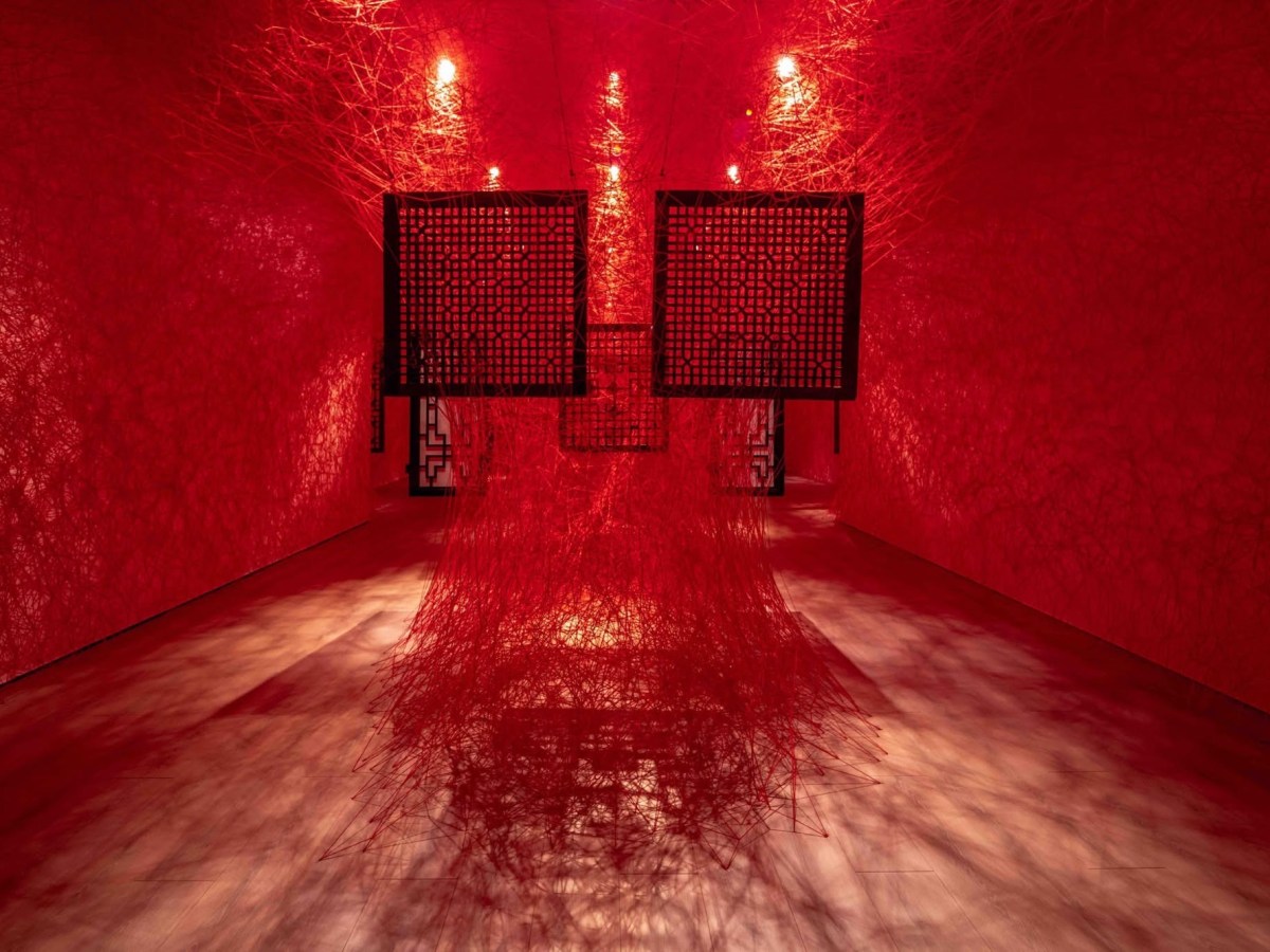 Entre savoir et jouissance / entre centre et ab-sence 